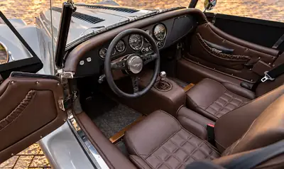 Morgan Plus 4 70th Anniversary Edition — Roadster britannique collector, 1 de 20 exemplaires — tableau de bord