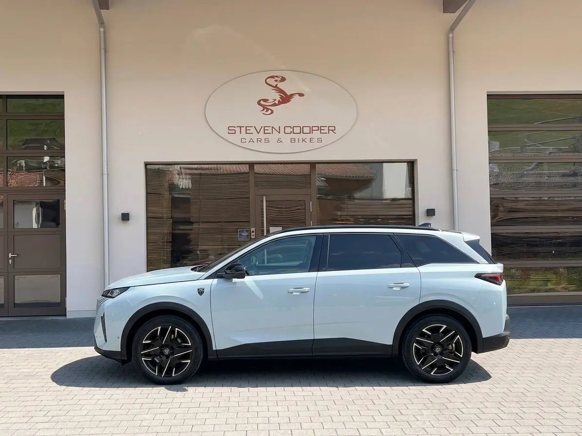 Peugeot 5008 GT Hybrid 145 — 7 places, technologie dernière génération, quasi-neuf