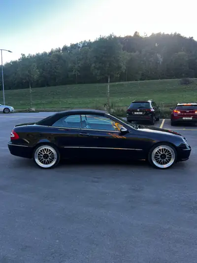 Mercedes-Benz CLK 320 Cabriolet — Élégance décapotable, V6 puissant et fiable — Seitenansicht