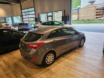 Hyundai i30 1.4 Comfort — Berline fiable et économique, frais ab MFK — Miniatur 9