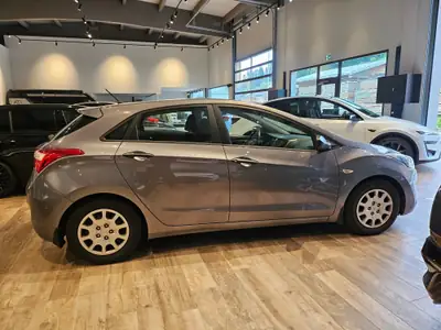 Hyundai i30 1.4 Comfort — Berline fiable et économique, frais ab MFK — Miniatur 7