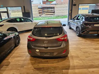 Hyundai i30 1.4 Comfort — Berline fiable et économique, frais ab MFK — Miniatur 11