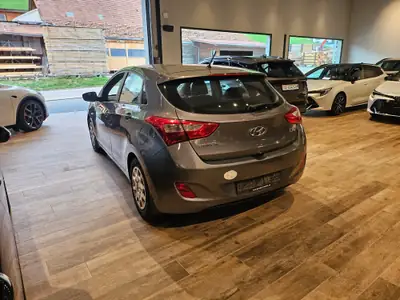 Hyundai i30 1.4 Comfort — Berline fiable et économique, frais ab MFK — Miniatur 12