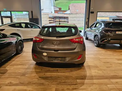 Hyundai i30 1.4 Comfort — Berline fiable et économique, frais ab MFK — Miniatur 10