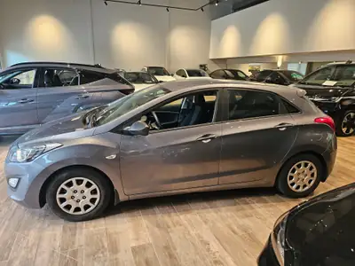 Hyundai i30 1.4 Comfort — Berline fiable et économique, frais ab MFK — Miniatur 13