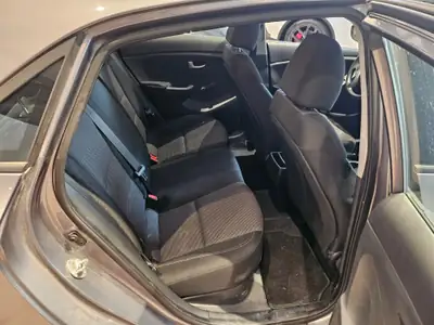 Hyundai i30 1.4 Comfort — Berline fiable et économique, frais ab MFK — Miniatur 17