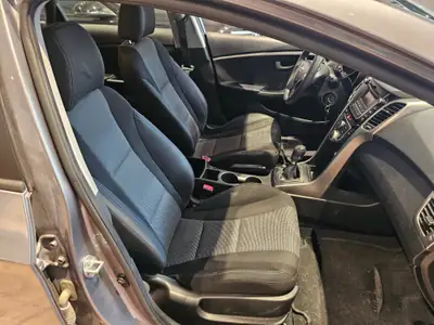 Hyundai i30 1.4 Comfort — Berline fiable et économique, frais ab MFK — Miniatur 16