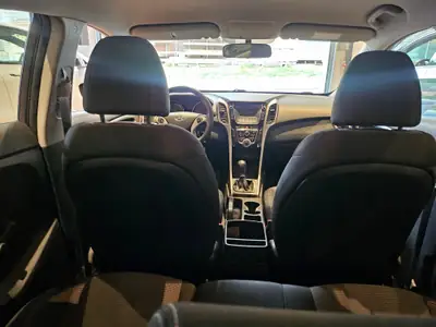 Hyundai i30 1.4 Comfort — Berline fiable et économique, frais ab MFK — Miniatur 18