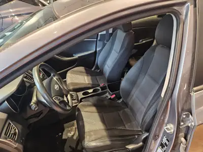 Hyundai i30 1.4 Comfort — Berline fiable et économique, frais ab MFK — Miniatur 21
