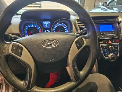 Hyundai i30 1.4 Comfort — Berline fiable et économique, frais ab MFK — Miniatur 23