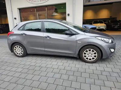 Hyundai i30 1.4 Comfort — Berline fiable et économique, frais ab MFK — Miniatur 27