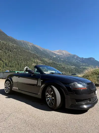 Audi TT 1.8 20V Turbo 180 ch — Cabriolet sportif, moteur turbo emblématique — côté