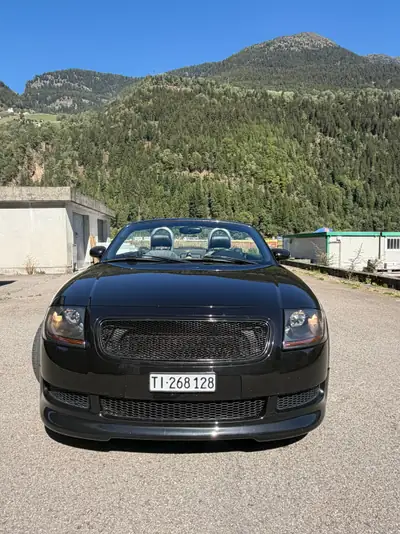 Audi TT 1.8 20V Turbo 180 ch — Cabriolet sportif, moteur turbo emblématique — intérieur