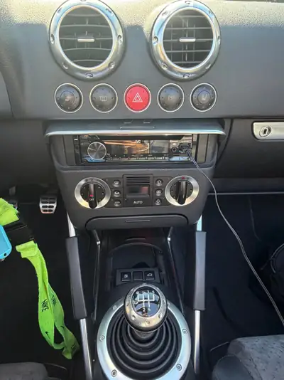 Audi TT 1.8 20V Turbo 180 ch — Cabriolet sportif, moteur turbo emblématique — Miniature 8