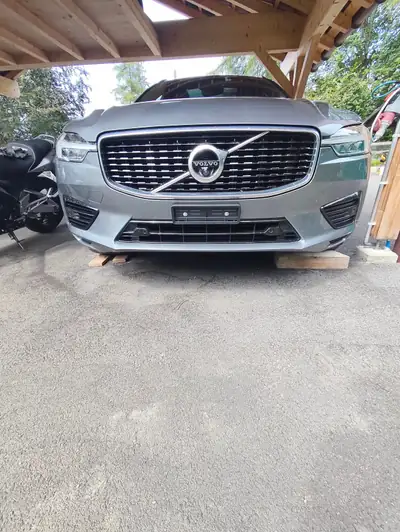 Volvo XC60 2.0 T8 R-Design — SUV hybride rechargeable, 104 000 km, sans sinistre — vue extérieure