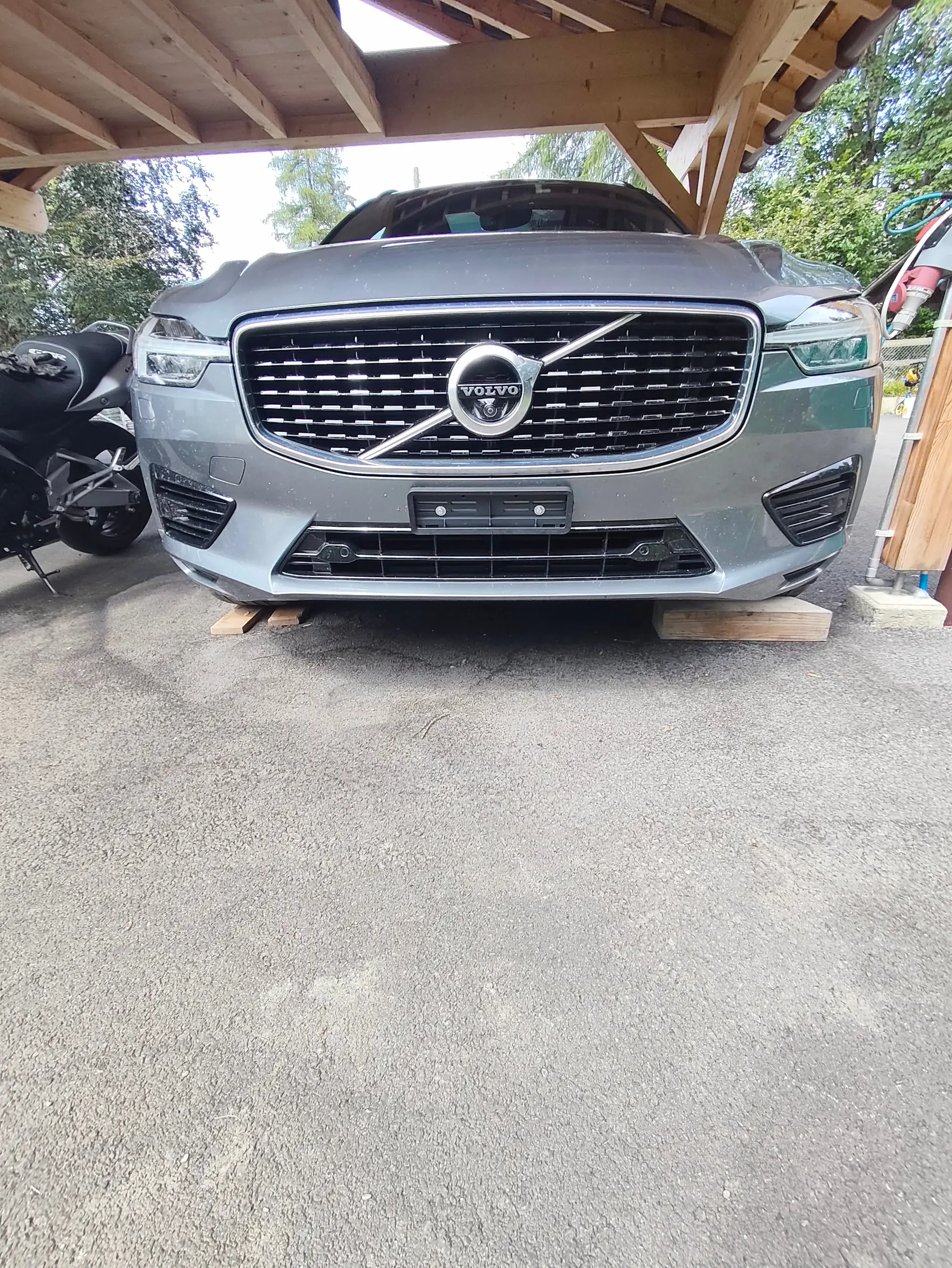 Volvo XC60 2.0 T8 R-Design — SUV hybride rechargeable, 104 000 km, sans sinistre