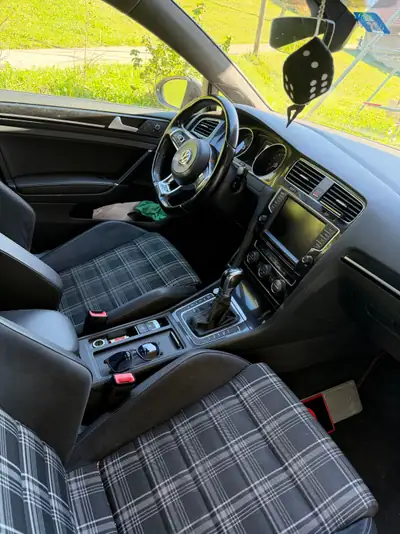 VW Golf 2.0 TDI GTD DSG — Diesel sportif, 184 ch et consommation maîtrisée — rear view