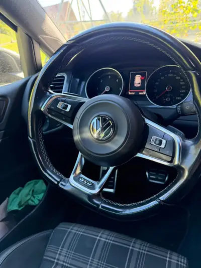 VW Golf 2.0 TDI GTD DSG — Diesel sportif, 184 ch et consommation maîtrisée — dashboard