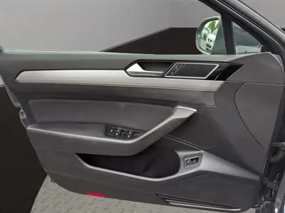 VW Passat Variant 2.0 TDI — Break diesel robuste, équipement premium, sans accident — Miniatura 12
