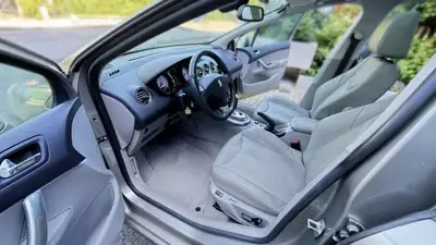 ISUZU D-MAX 2.5 Crew Cab 4x4 — Pickup robuste, première main, carnet d'entretien complet — Miniature 8