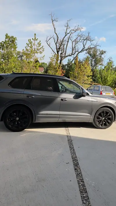 VW Touareg 3.0 TDI R-Line — SUV premium diesel, 134'900 km, historique sans sinistre — côté