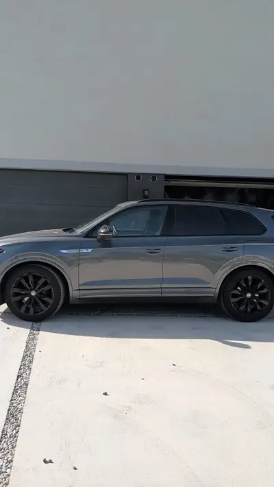 VW Touareg 3.0 TDI R-Line — SUV premium diesel, 134'900 km, historique sans sinistre — arrière