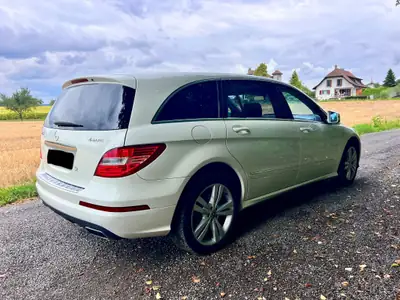 Mercedes-Benz R 350 V6 CDI 4matic — Monospace premium 7 places, moteur 3.0 diesel — rear view
