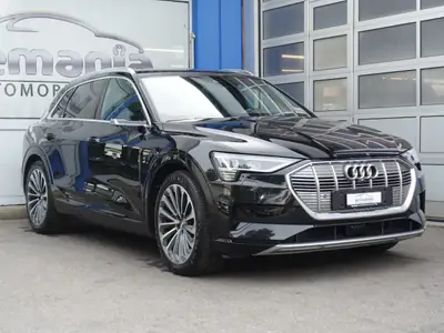 Audi e-tron 55 S Line Black Edition — SUV électrique premium, 408 ch et design affirmé — vue extérieure