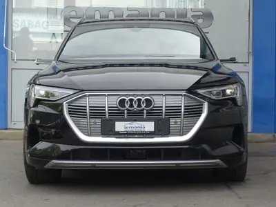 Audi e-tron 55 S Line Black Edition — SUV électrique premium, 408 ch et design affirmé — arrière