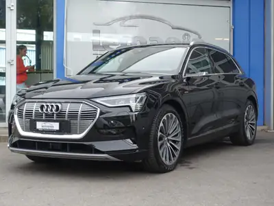 Audi e-tron 55 S Line Black Edition — SUV électrique premium, 408 ch et design affirmé — côté