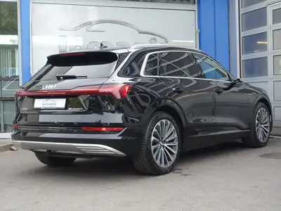 Audi e-tron 55 S Line Black Edition — SUV électrique premium, 408 ch et design affirmé — intérieur