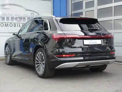 Audi e-tron 55 S Line Black Edition — SUV électrique premium, 408 ch et design affirmé — tableau de bord