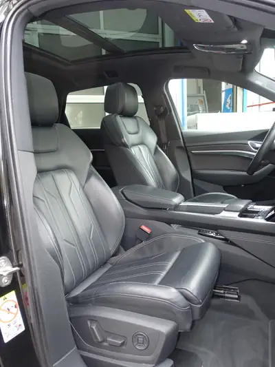 Audi e-tron 55 S Line Black Edition — SUV électrique premium, 408 ch et design affirmé — Miniature 10