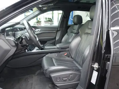 Audi e-tron 55 S Line Black Edition — SUV électrique premium, 408 ch et design affirmé — Miniature 12