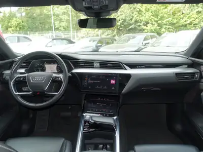 Audi e-tron 55 S Line Black Edition — SUV électrique premium, 408 ch et design affirmé — Miniature 13