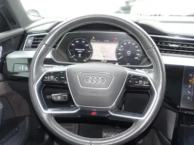 Audi e-tron 55 S Line Black Edition — SUV électrique premium, 408 ch et design affirmé — Miniature 14