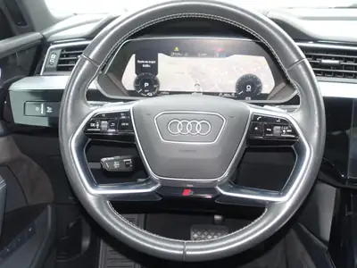 Audi e-tron 55 S Line Black Edition — SUV électrique premium, 408 ch et design affirmé — Miniature 15
