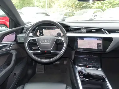 Audi e-tron 55 S Line Black Edition — SUV électrique premium, 408 ch et design affirmé — Miniature 18