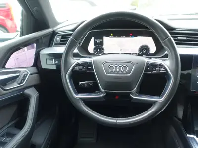 Audi e-tron 55 S Line Black Edition — SUV électrique premium, 408 ch et design affirmé — Miniature 16