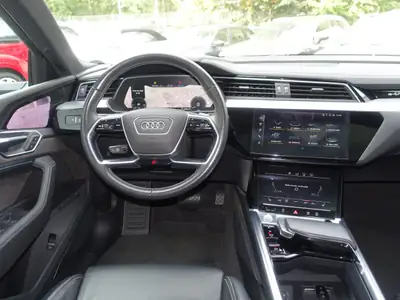 Audi e-tron 55 S Line Black Edition — SUV électrique premium, 408 ch et design affirmé — Miniature 17