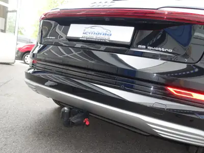 Audi e-tron 55 S Line Black Edition — SUV électrique premium, 408 ch et design affirmé — Miniature 28