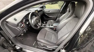 Mercedes-Benz A 200 AMG Line — Élégance urbaine, motorisation efficace — Miniatur 10