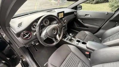 Mercedes-Benz A 200 AMG Line — Élégance urbaine, motorisation efficace — Miniatur 11