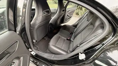 Mercedes-Benz A 200 AMG Line — Élégance urbaine, motorisation efficace — Miniatur 12