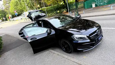 Mercedes-Benz A 200 AMG Line — Élégance urbaine, motorisation efficace — Miniatur 15