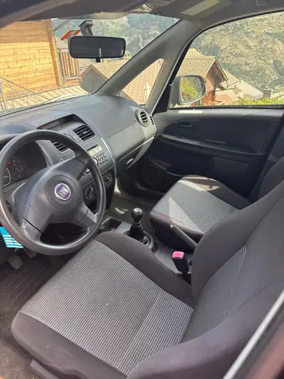 FIAT Sedici 1.6 16V Dynamic — SUV compact robuste, 165 000 km, sans sinistre — interior