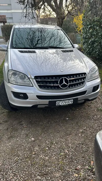 Mercedes-Benz ML 280 CDI — SUV premium diesel, 176'000 km, sans accident — côté