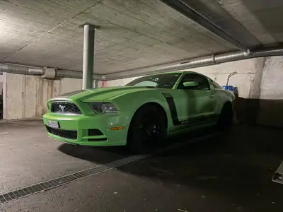 Ford Mustang 3.7 V6 — Coupé sportif américain avec style Boss 302 — arrière