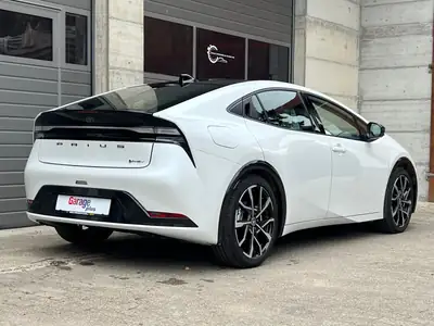Toyota Prius 2.0 Plug-In-Hybrid Premium — Hybride rechargeable, 1100 km seulement — fianco
