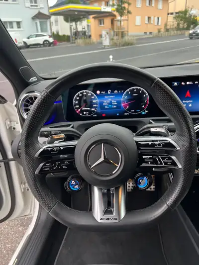 Mercedes-AMG A 35 4Matic+ 2025 — Compacte sportive 306 ch, très peu kilométrée — Miniatura 10